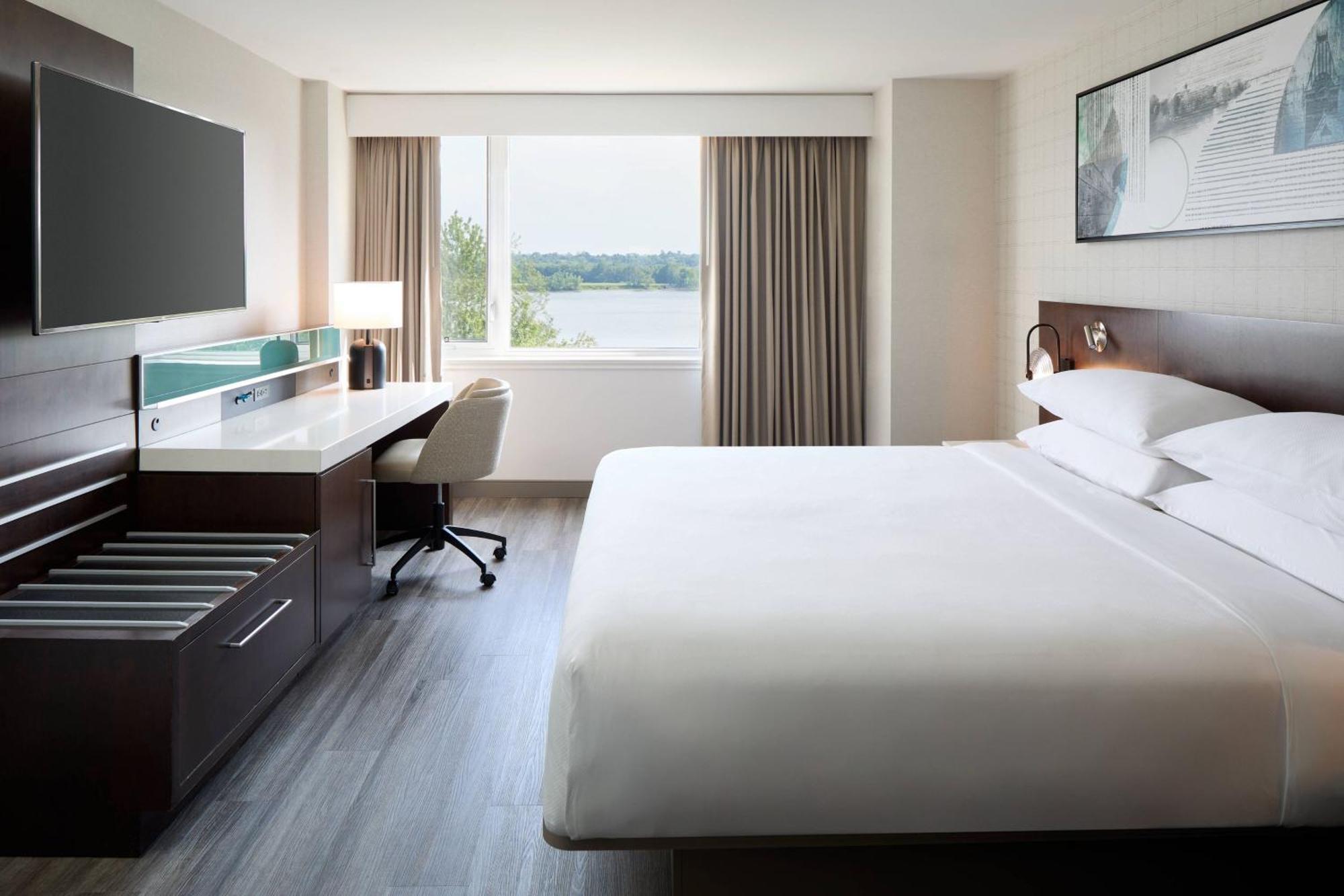 Delta Hotels by Marriott Fredericton Exteriör bild