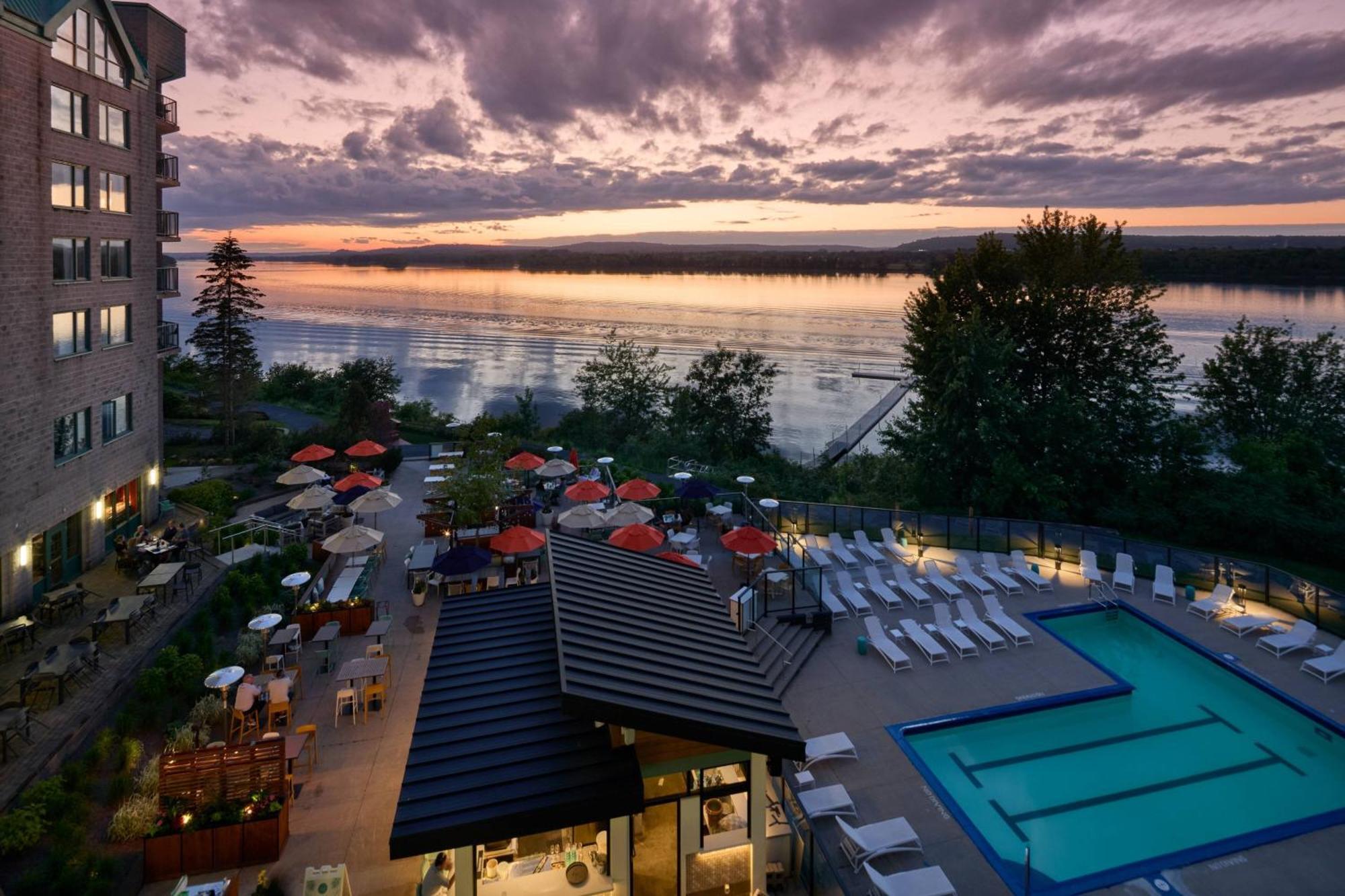 Delta Hotels by Marriott Fredericton Exteriör bild