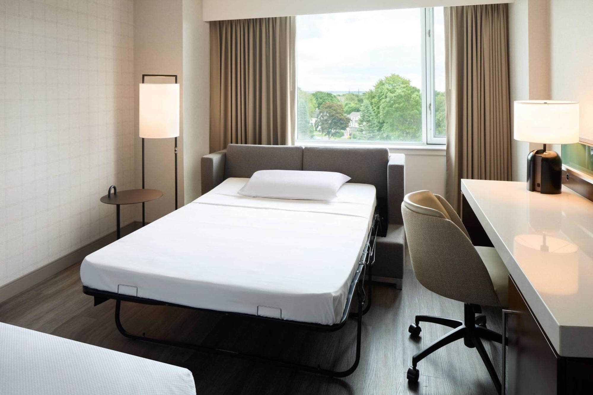 Delta Hotels by Marriott Fredericton Exteriör bild