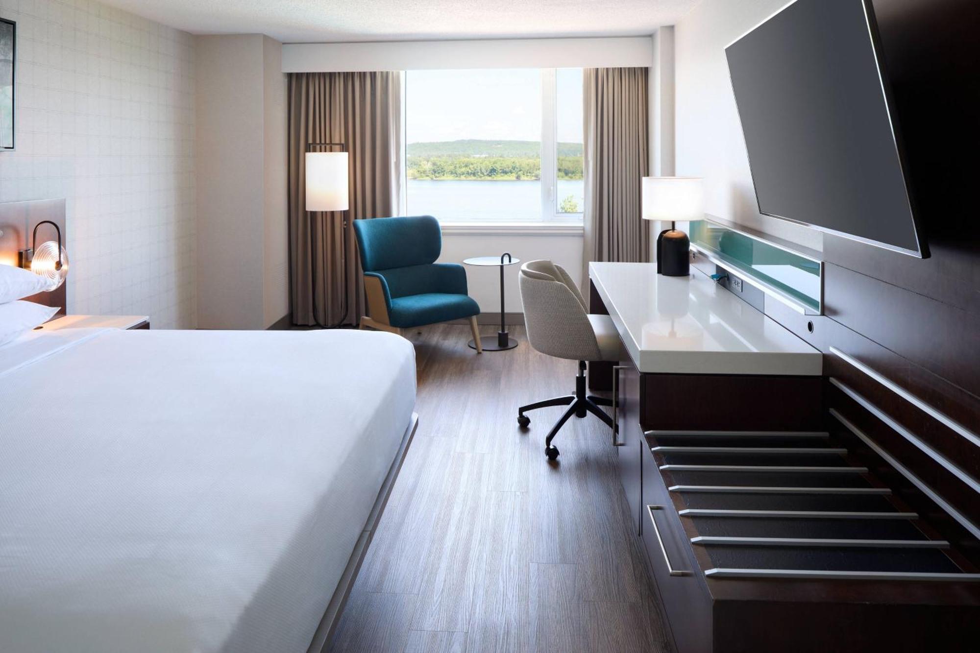 Delta Hotels by Marriott Fredericton Exteriör bild